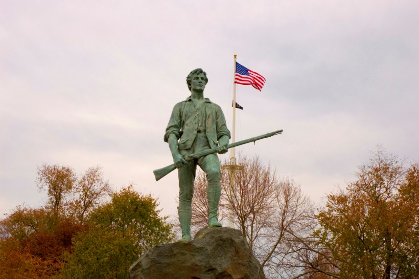 statue-at-lexington-green